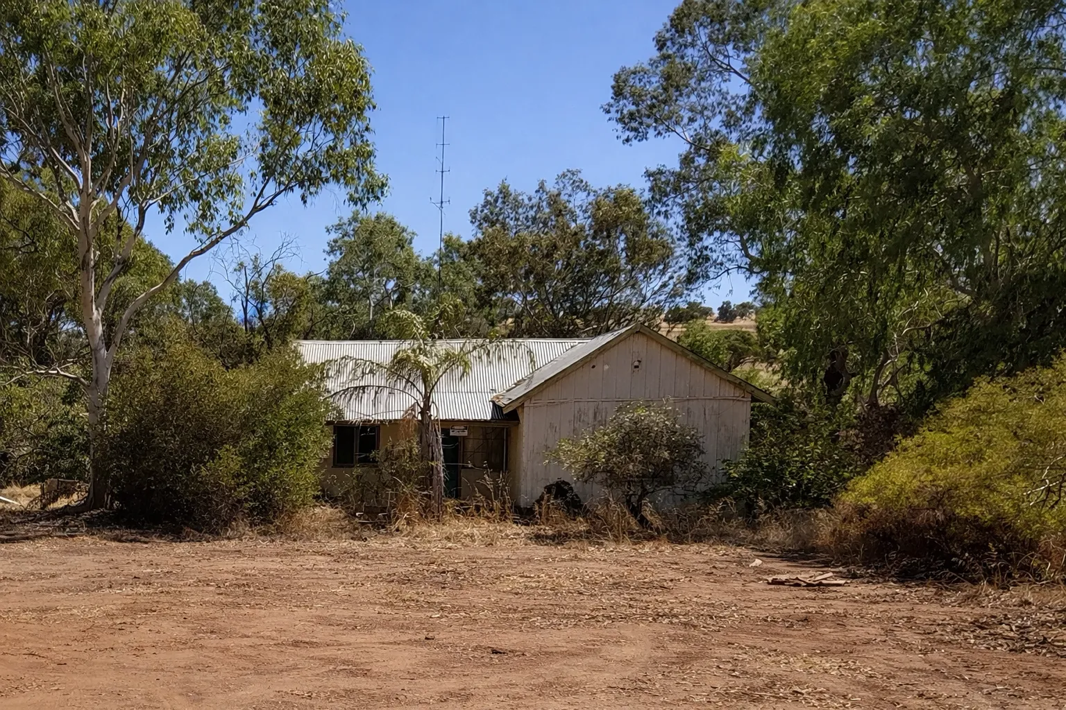 The old Coffin Rock farmhouse shortly after the fire